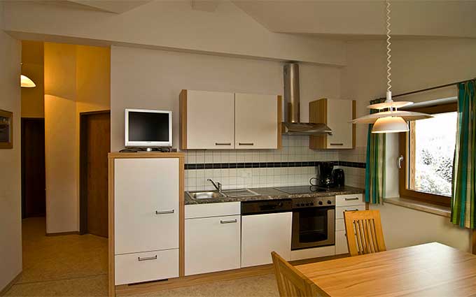 Haus Bergheimat Appartement Wohnkücke mit Balkon & Schlafmöglichkeit